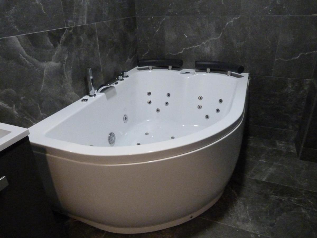 Cozy Rooms 45 Valenza Esterno foto
