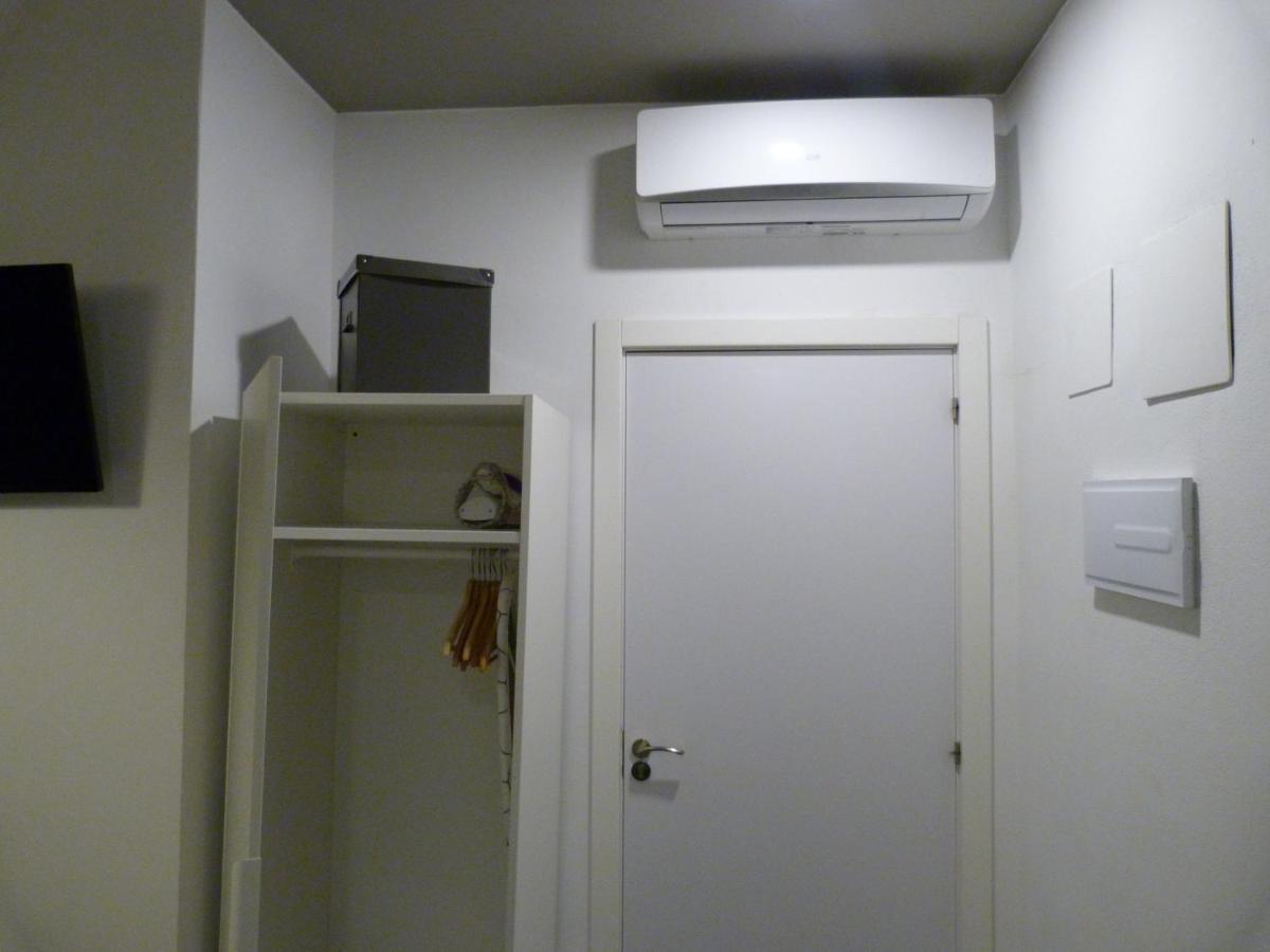 Cozy Rooms 45 Valenza Esterno foto