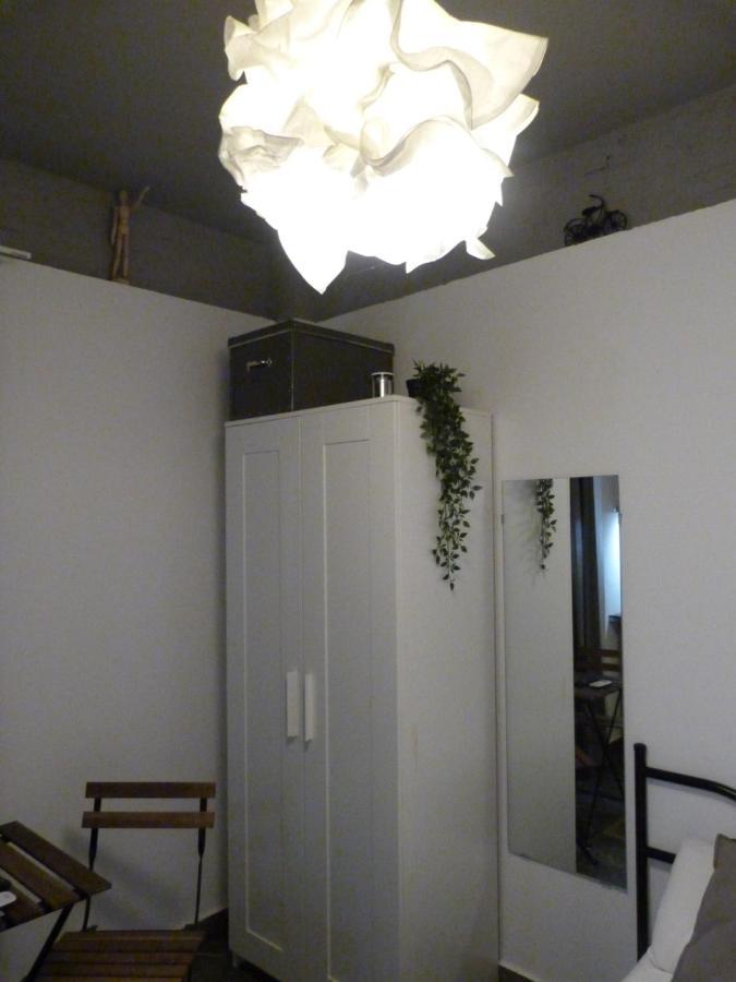 Cozy Rooms 45 Valenza Esterno foto