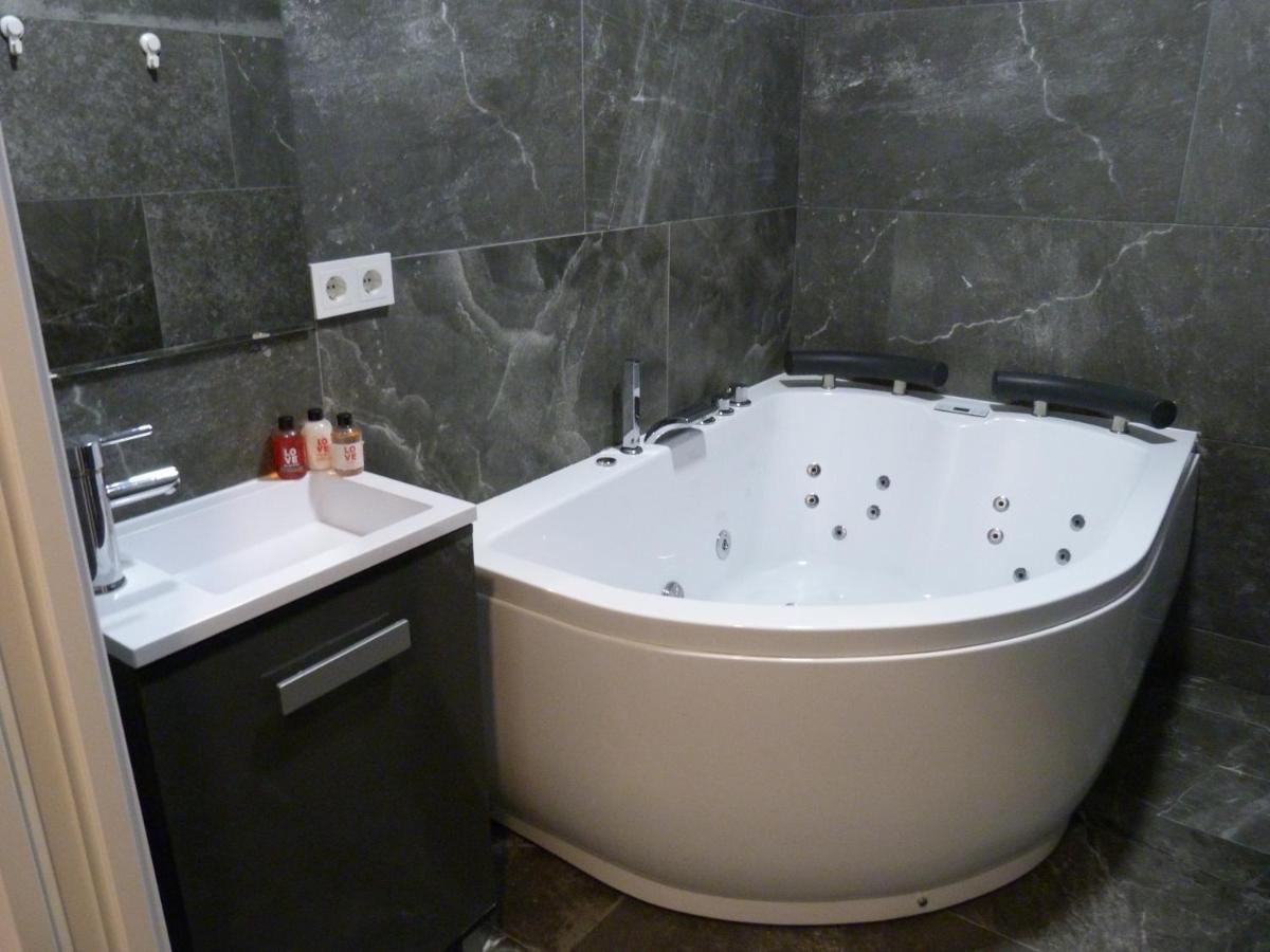 Cozy Rooms 45 Valenza Esterno foto