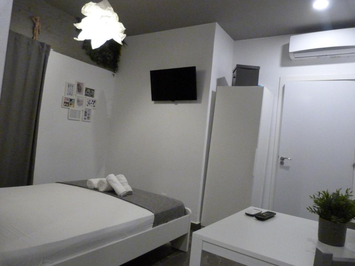 Cozy Rooms 45 Valenza Esterno foto